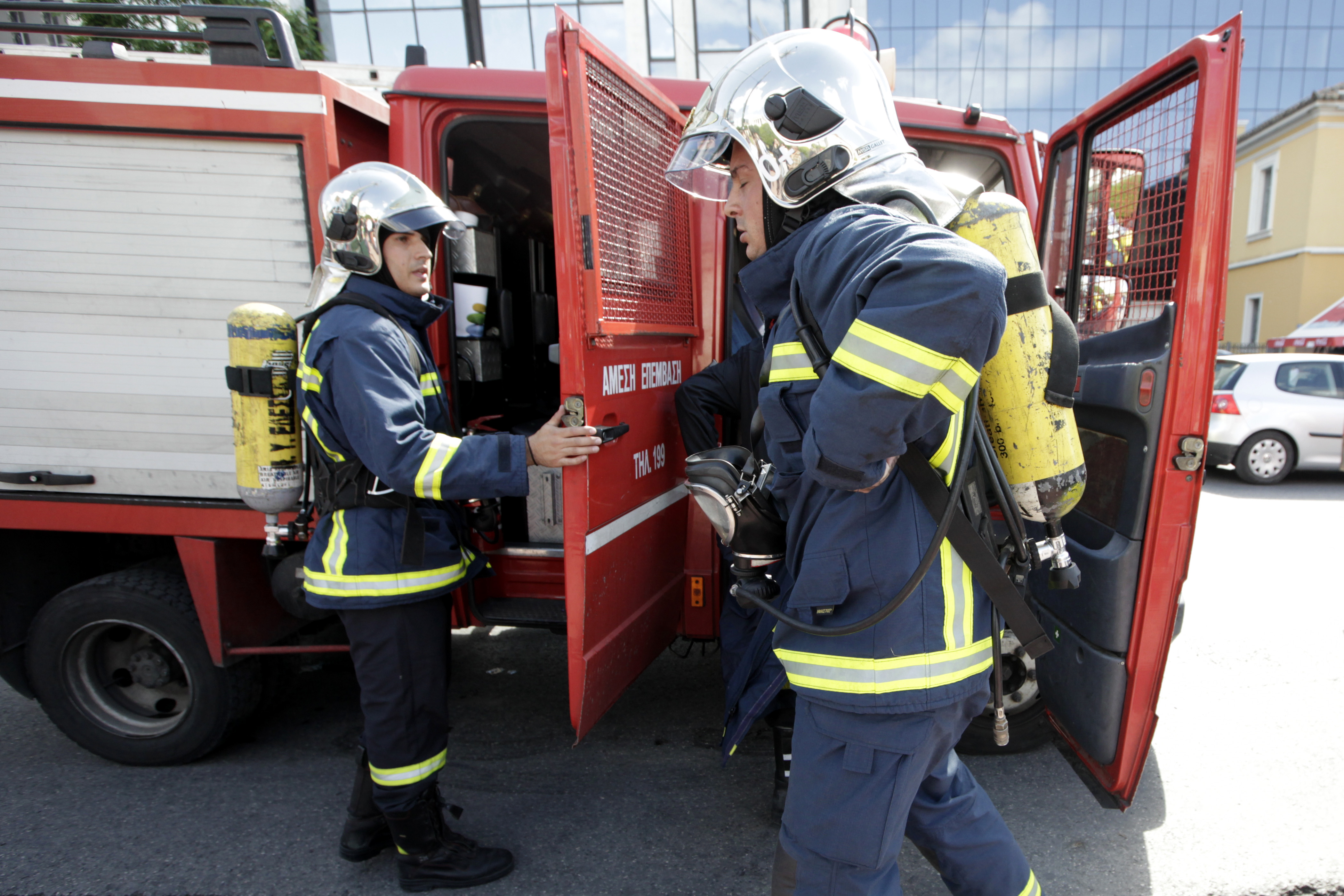 Στις φλόγες τυλίχθηκε το «Οδυσσέας 1» προκαλώντας κινητοποίηση