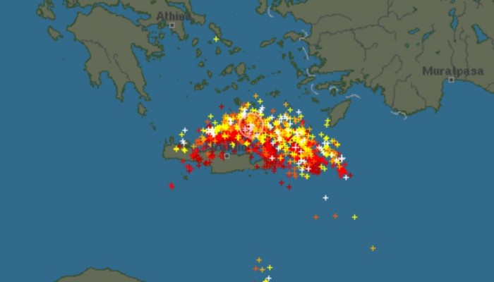 Χαμός από κεραυνούς πάνω από την Κρήτη - Δείτε τους σε πραγματικό χρόνο