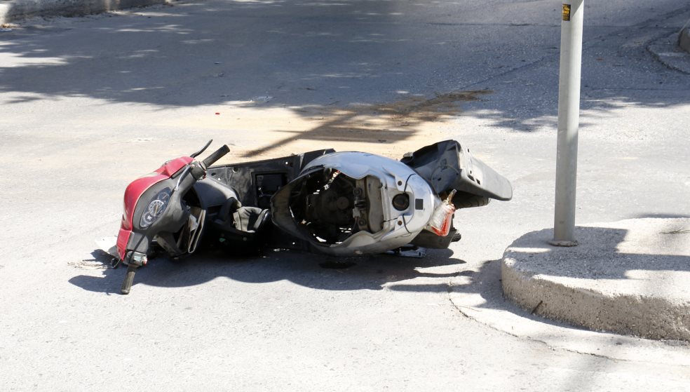 Ώρες αγωνίας για δύο φίλους μετά από σφοδρή σύγκρουση