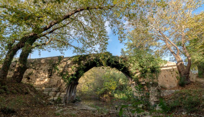 Μνημείο στον Αποκόρωνα κινδυνεύει με κατάρρευση (φωτο)