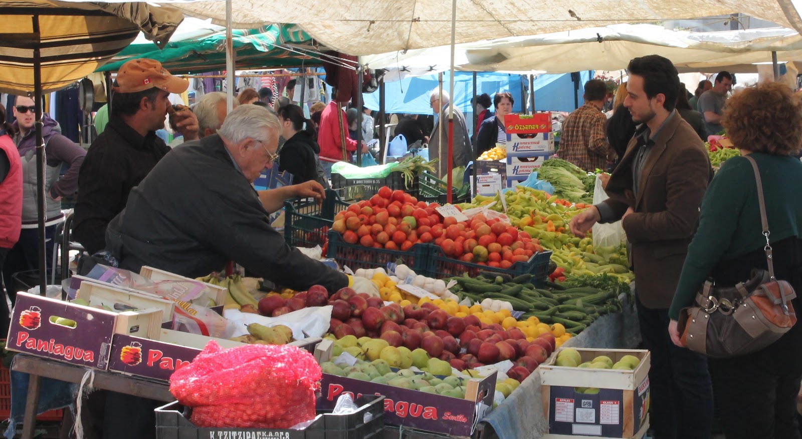 Το... πηγαινέλα για μια λαϊκή αγορά