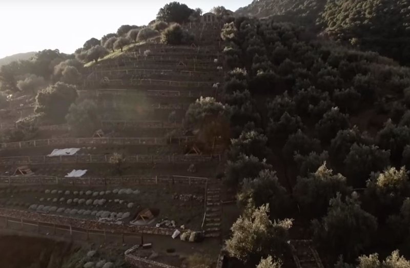 Ολη η Κρήτη σ’ ένα πάρκο -Δύο Κρητικοί πάνε τον τουρισμό σε άλλο επίπεδο (VID)