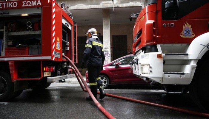 Φωτιά σε διαμέρισμα στο Ηράκλειο - Στο νοσοκομείο μια γυναίκα